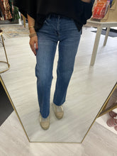 Load image into Gallery viewer, Risen Mid Rise Straight Cut Crop Jeans